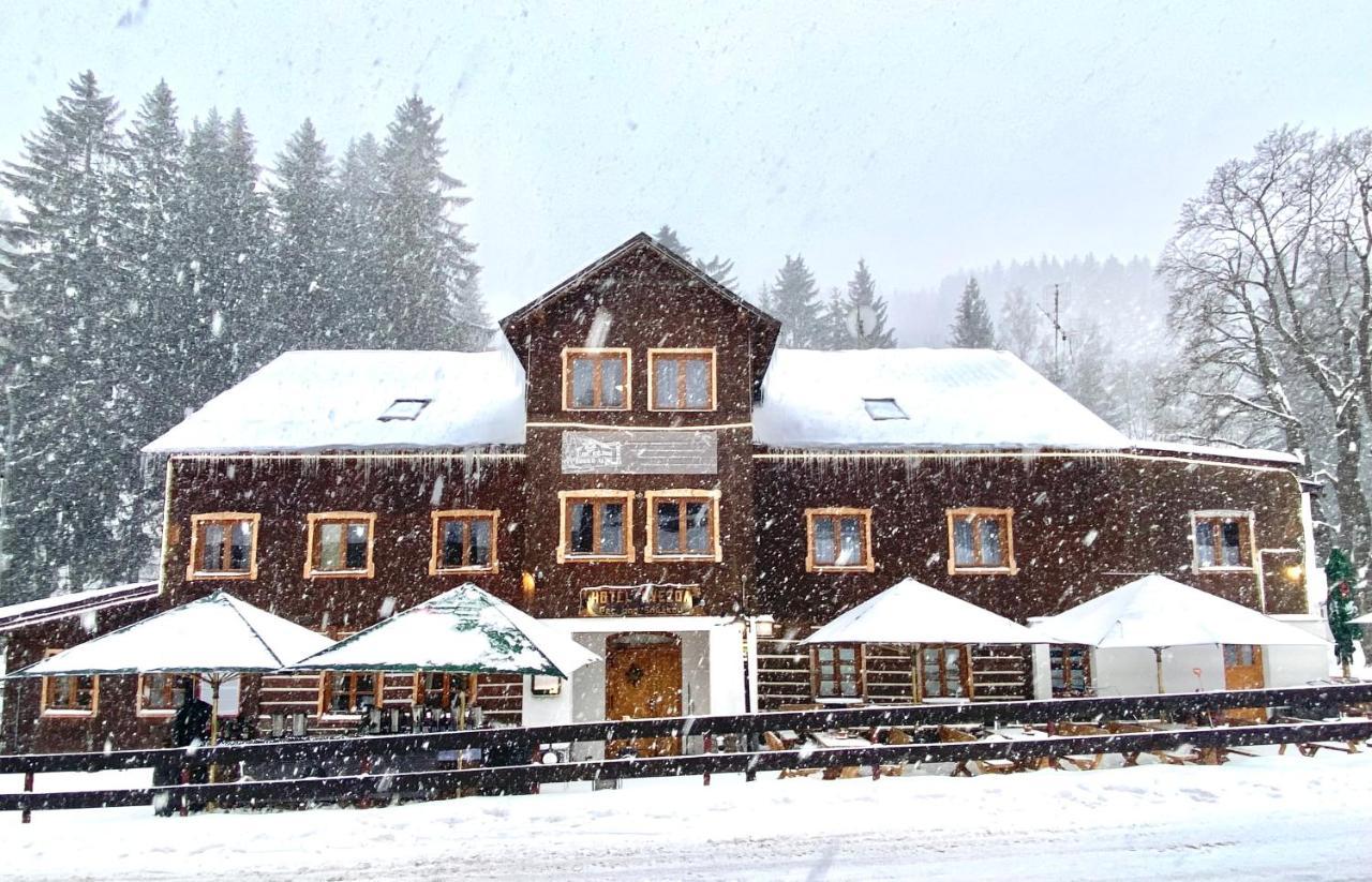 Hotel Hvezda เปตส์ปอตสเนซโค ภายนอก รูปภาพ