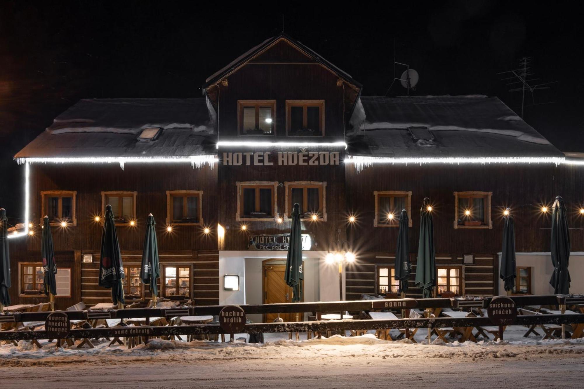 Hotel Hvezda เปตส์ปอตสเนซโค ภายนอก รูปภาพ