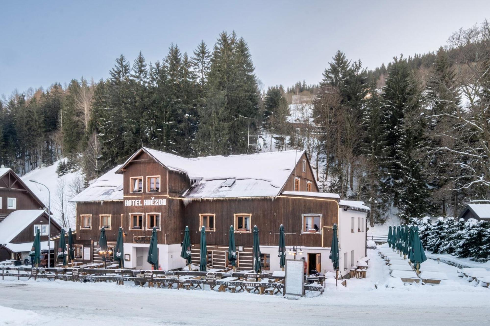 Hotel Hvezda เปตส์ปอตสเนซโค ภายนอก รูปภาพ