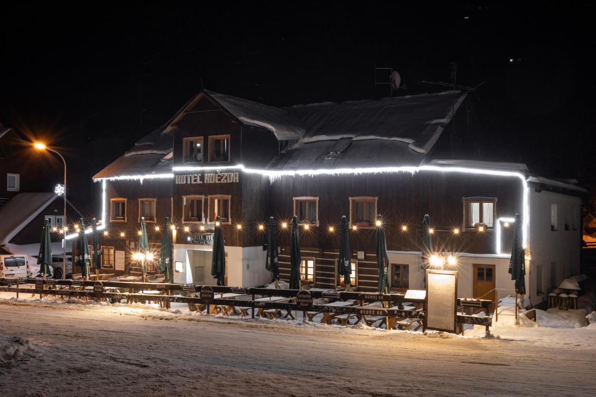 Hotel Hvezda เปตส์ปอตสเนซโค ภายนอก รูปภาพ
